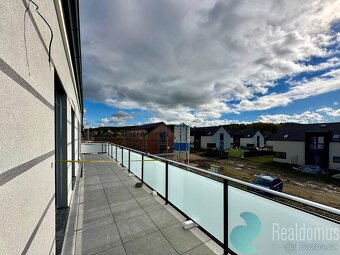 Byt 4+kk, 99m², prostorný balkon 20,9 m², 2 parkovací stání, - 4