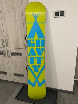 Snowboard + vázání Gravity - 4