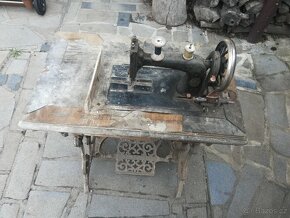 STARÝ ŠICÍ STROJ SINGER - 4