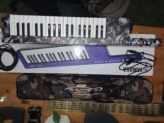 Yamaha SHS 300 - 4
