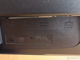 Starší PC bez HDD/SDD + Monitory - 4
