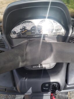 Suzuki burgman 400 - 4