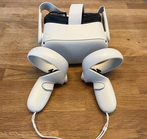 Oculus Quest 2 VR Headset (64 GB) + Meta Quest Cable - 4