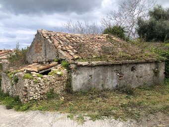 Prodej usedlosti 128 m2, pozemky 2.158 m2, Pace Del Mela, Si - 4