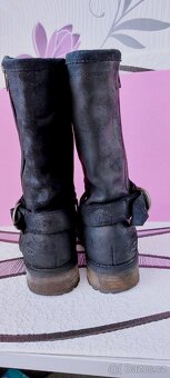 KOŽENÉ KOZAČKY S ROZŠIŘUJÍCÍM LEMEM - UGG - vel. 39 - 4