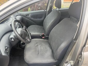 Toyota Yaris 1.0i 48kW - 4