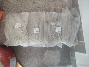 Fasádní hmoždinky a zátky - 4