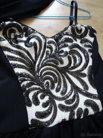 Černé plesové šaty s flitry - 4