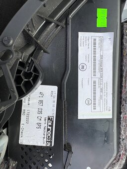 Prodám AMI přihrádku spolujezdce Audi A6 C6 pro AMI a CD - 4