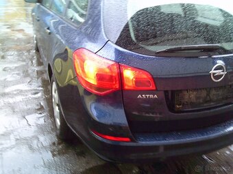 Opel Astra tourer - 4