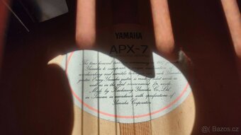 Elektroakustická kytara Yamaha APX-7 - 4