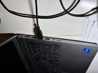 Dell Latitude 5521 – i7-11850H / 32GB RAM / 1TB SSD - 4