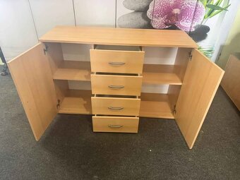 Pěkná komoda se šuplíky v dekor Buk - 4