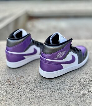 Air Jordan 1 Mid SE Grape Ice - 4