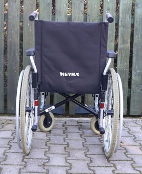 060-Mechanický invalidní vozík Meyra. - 4