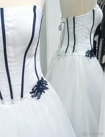 SLEVA ❗️ MODRO-BÍLÉ svatební i plesové šaty - 4