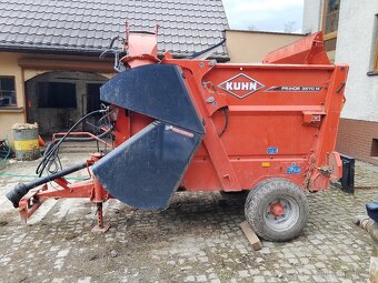 Krmný a zastýlací vůz Kuhn - 4