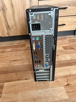 💻 Stolní PC – Intel Core i7 (Xeon E3-1240 v2), 8 GB RAM, - 4