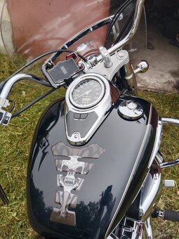 Suzuki Intruder 800 - 4
