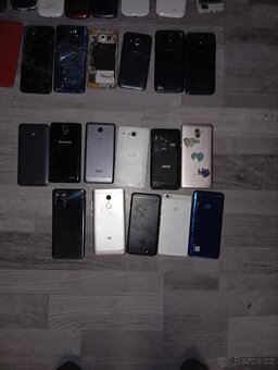 Dotykové telefony mix - 4