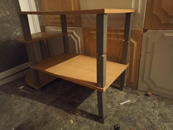 Prodám-Stolek nebo věšák. - 4