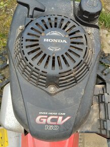BUBNOVÁ SEKAČKA VARI AGATHA  motor Honda - 4