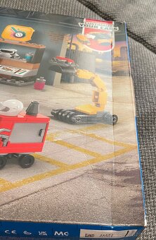 LEGO City 60389 Tuningová autodílna - 4