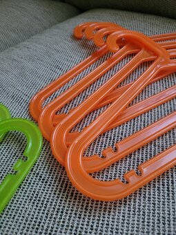 Dětská barevná ramínka BAGIS zn. IKEA, 16 ks - 4