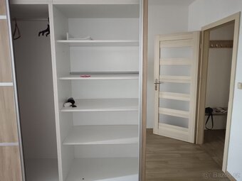 Prodáme vestavěnouskříň - 4