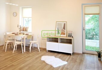 Světlý byt 1+kk se zahradou a parkovacím stáním - 4