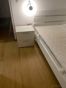 Moderní manželská postel s nočními stolky - 4