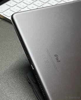 iPad 10.2" 32GB + Folio Keyboard - 4