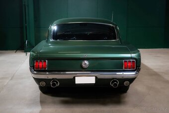 Ford Mustang Fastback z roku 1966 - 4