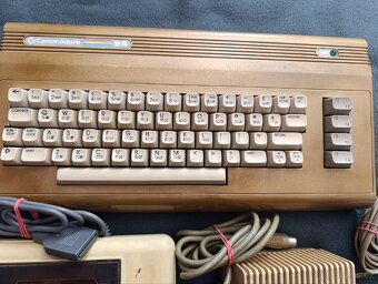 PC Commodore C64 + příslušenství - 4