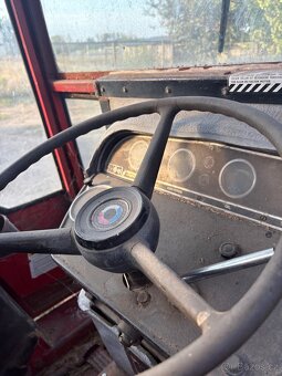 Anglický traktor international 475 - 4