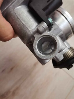 Nová škrtící klapka 1.8T 20V - 4