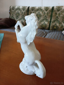 Kůň -soška- bílá keramika - 4
