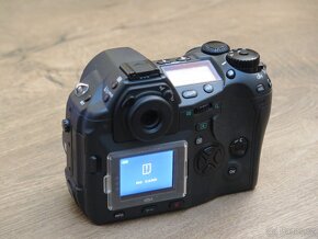 Olympus E-system E-1 tělo + grip HLD-2 na díly - 4