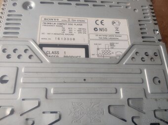 Sony CDX - GT 828U - 4
