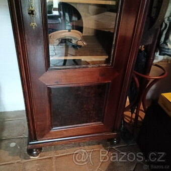 prodám vitrínu, skleník, skříňku - 4