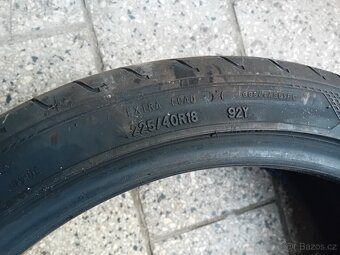 225/40R18 - 4
