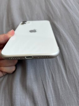 Apple iPhone 11 - 4