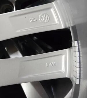 18 VOLKSWAGEN 7.5J ET51 5X112 + Pirelli 225/40 R18 - 4