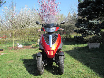 Prodám skútr Piaggio MP3 300 LT, řidičák B, jen 14 tis. km - 4