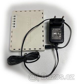 Router Mikrotik RB750 - 4