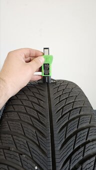 Zimní pneumatiky 235/40/19, Michelin, DOT3822 - 4