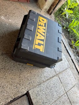 Kotoučová pila Dewalt DWE560K - 4