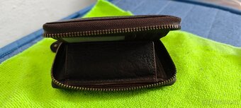 Velká peněženka z olejované kůže zapínací na kovový zip - 4