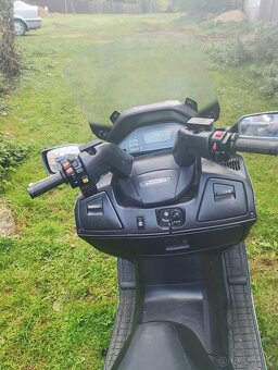 Suzuki Burgman 650 - 4