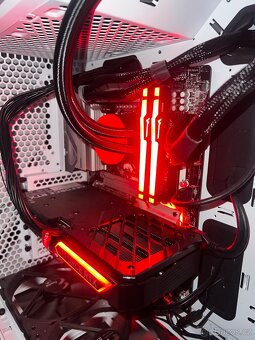 Herní PC set + 2 monitory + držák (vše s originálními krabi - 4